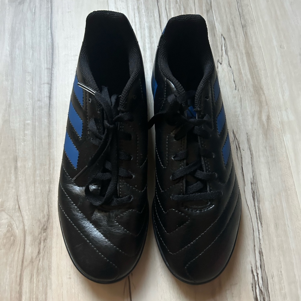 NWOT Kids Adidas Indoor Soccer Cleats
